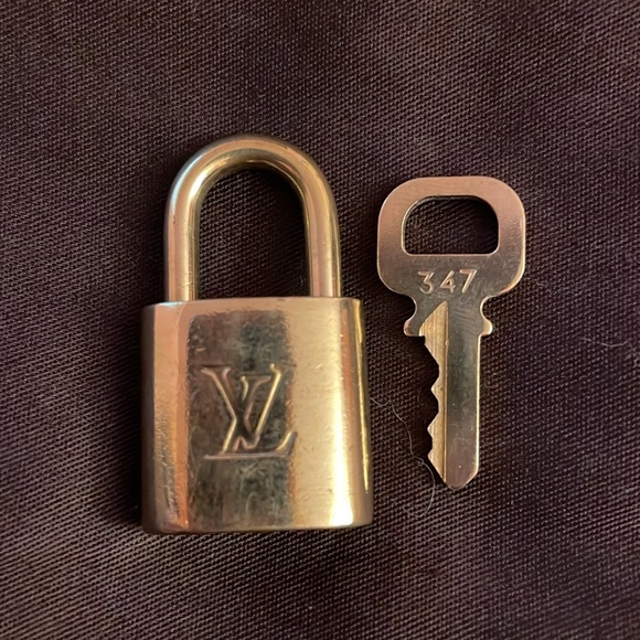 Louis Vuitton Lock and Key - Picture 4 of 7